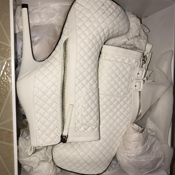 Boots - Picture 2 of 7